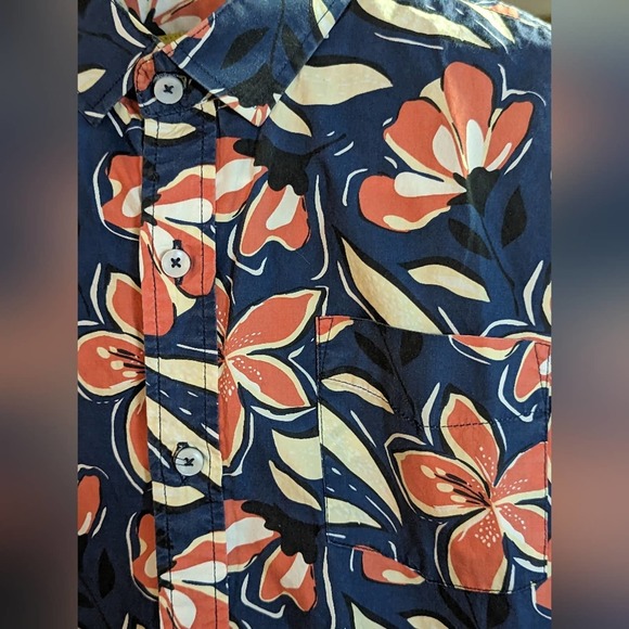 Descendant of Thieves Short Sleeved Button Down Shirt, Large - Picture 3 of 6